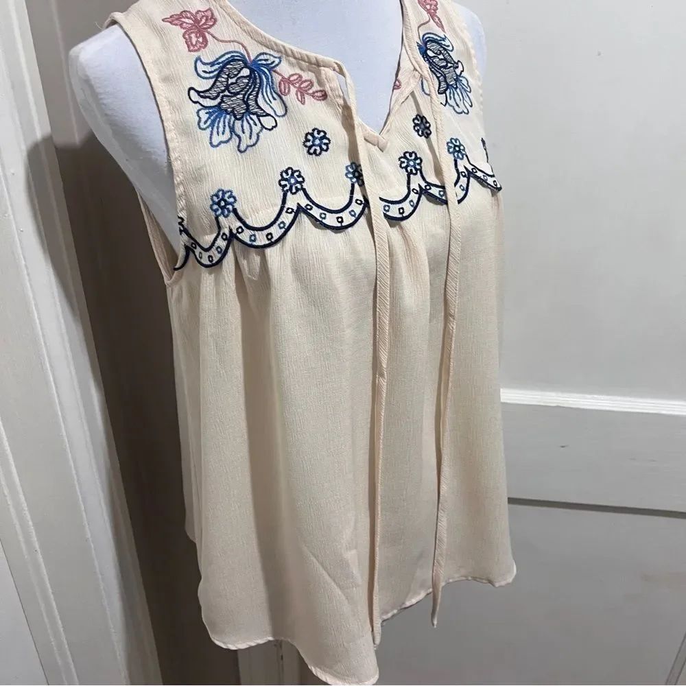 Chic Cream Blouse with Intricate Embroidery Womens Medium